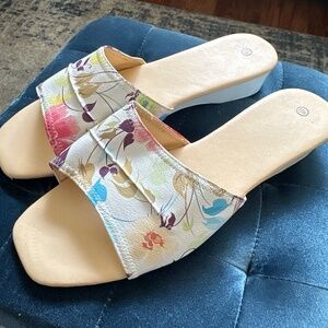 Comfort View Women’s Floral Sandal size 10W